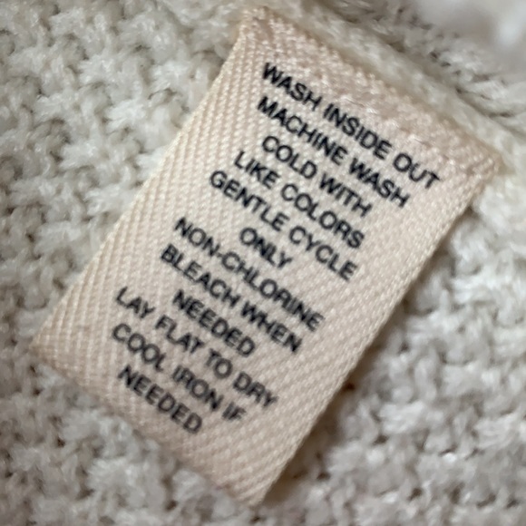 Westbound geometrical white on white with slits, longer in the back - Picture 7 of 7